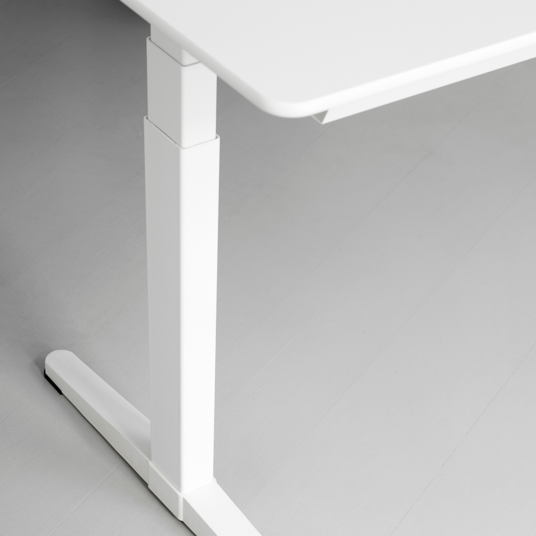 Montana HiLow 3 Work Desk